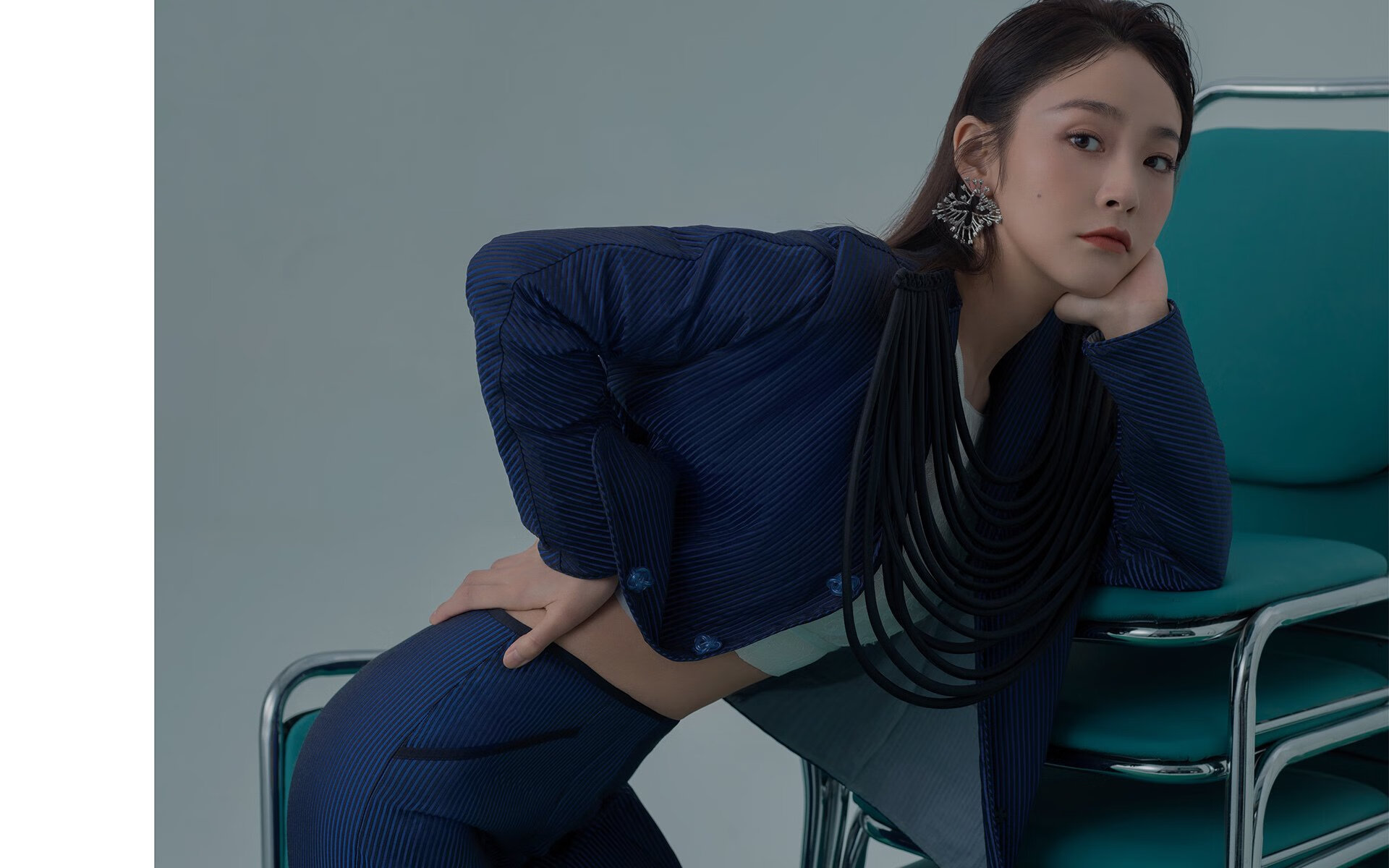 双重赛场，硝烟与救赎